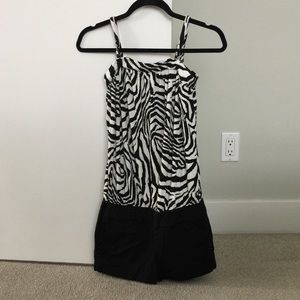 ✨2 for $25✨ Zebra print romper